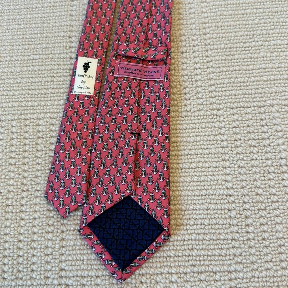 Vineyard Vines Silk Tie Pink with Anchors